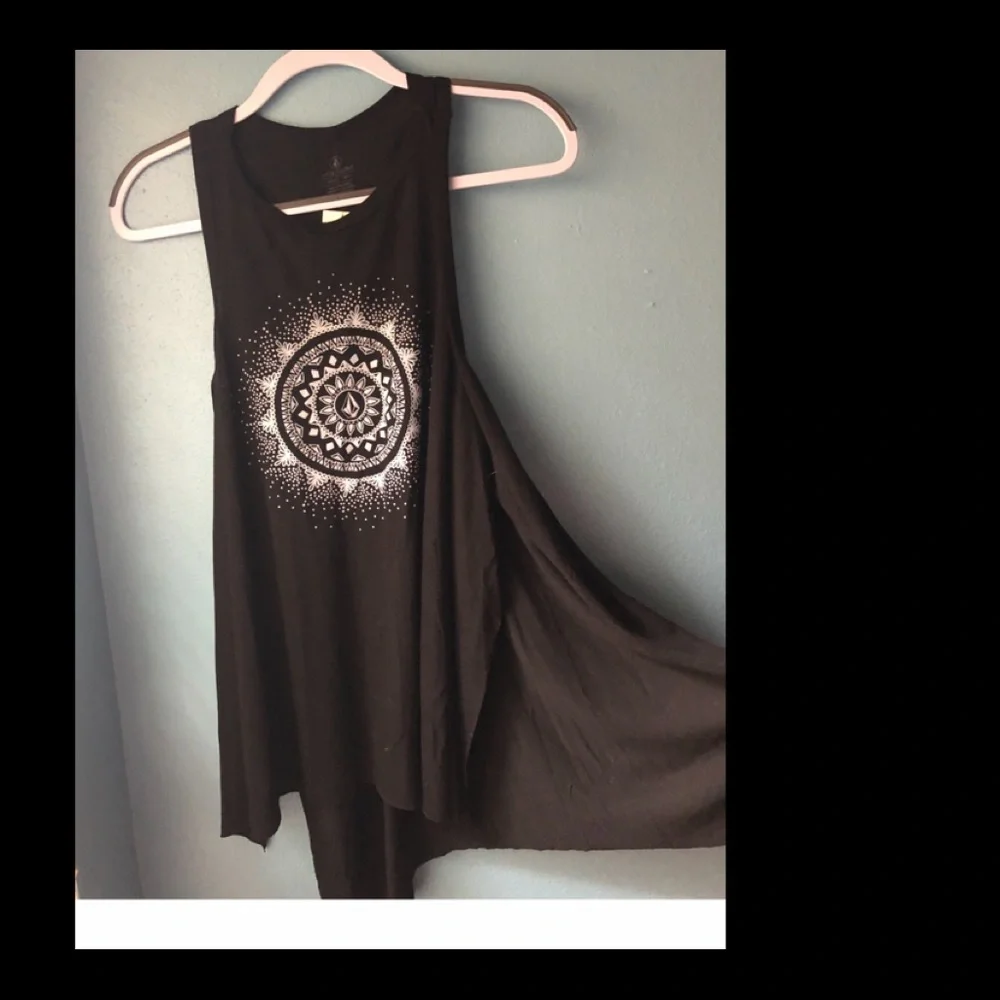 Volcom top - Picture 1 of 1